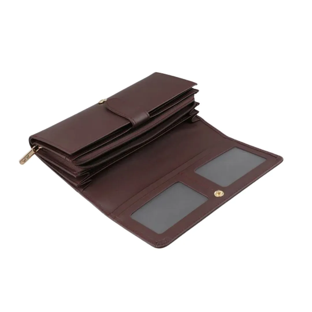 Women's leather wallet with secure zipper closure